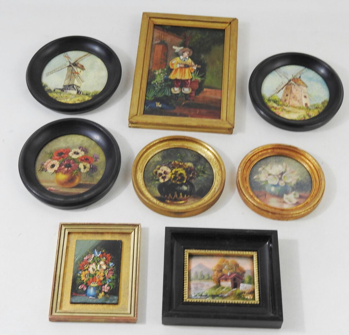 Null Lot including : Eight miniature paintings representing picturesque landscap&hellip;
