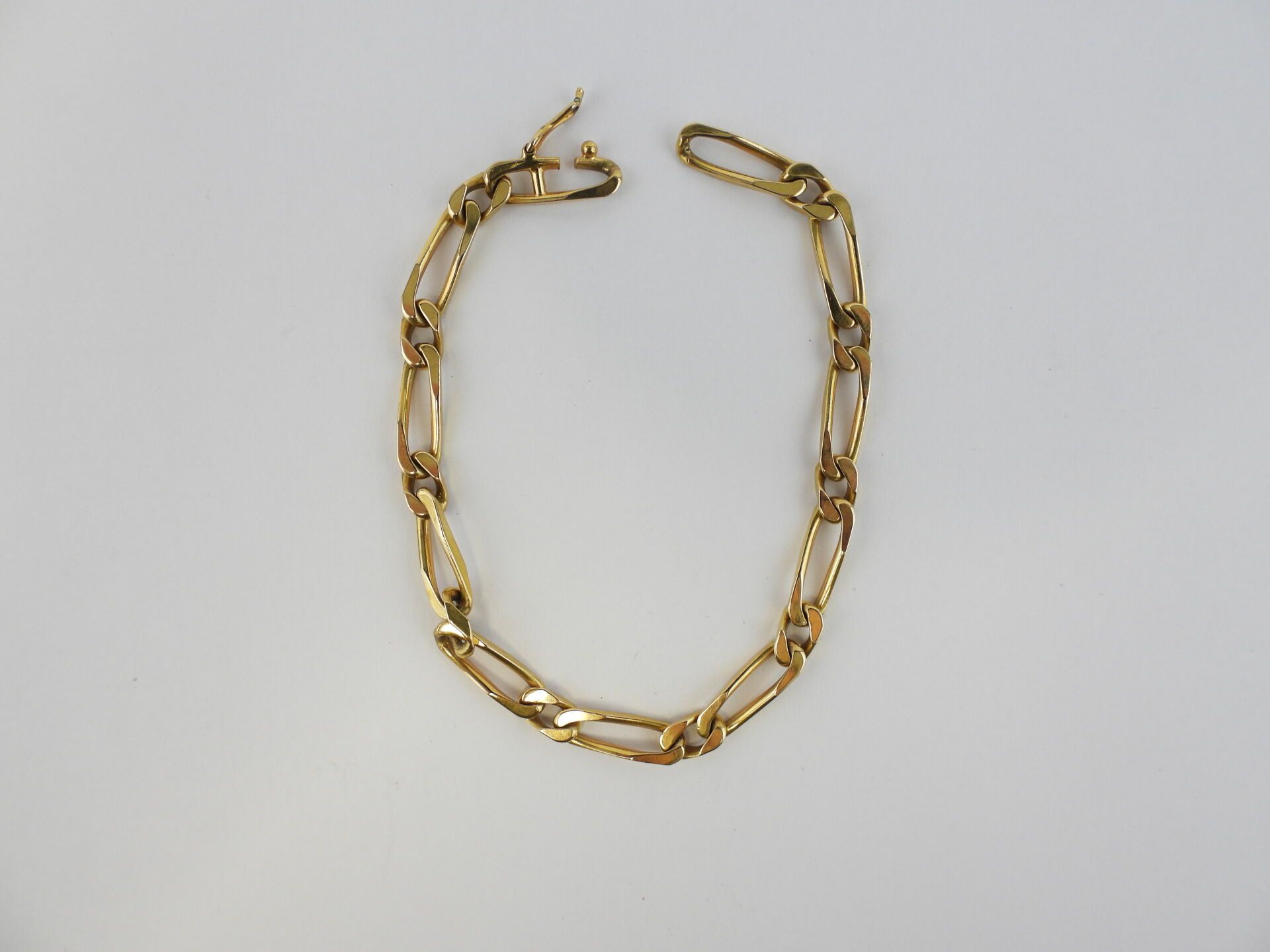 Null Grobmaschiges BRACELET aus Gelbgold. 750 Tausendstel. 9,81g