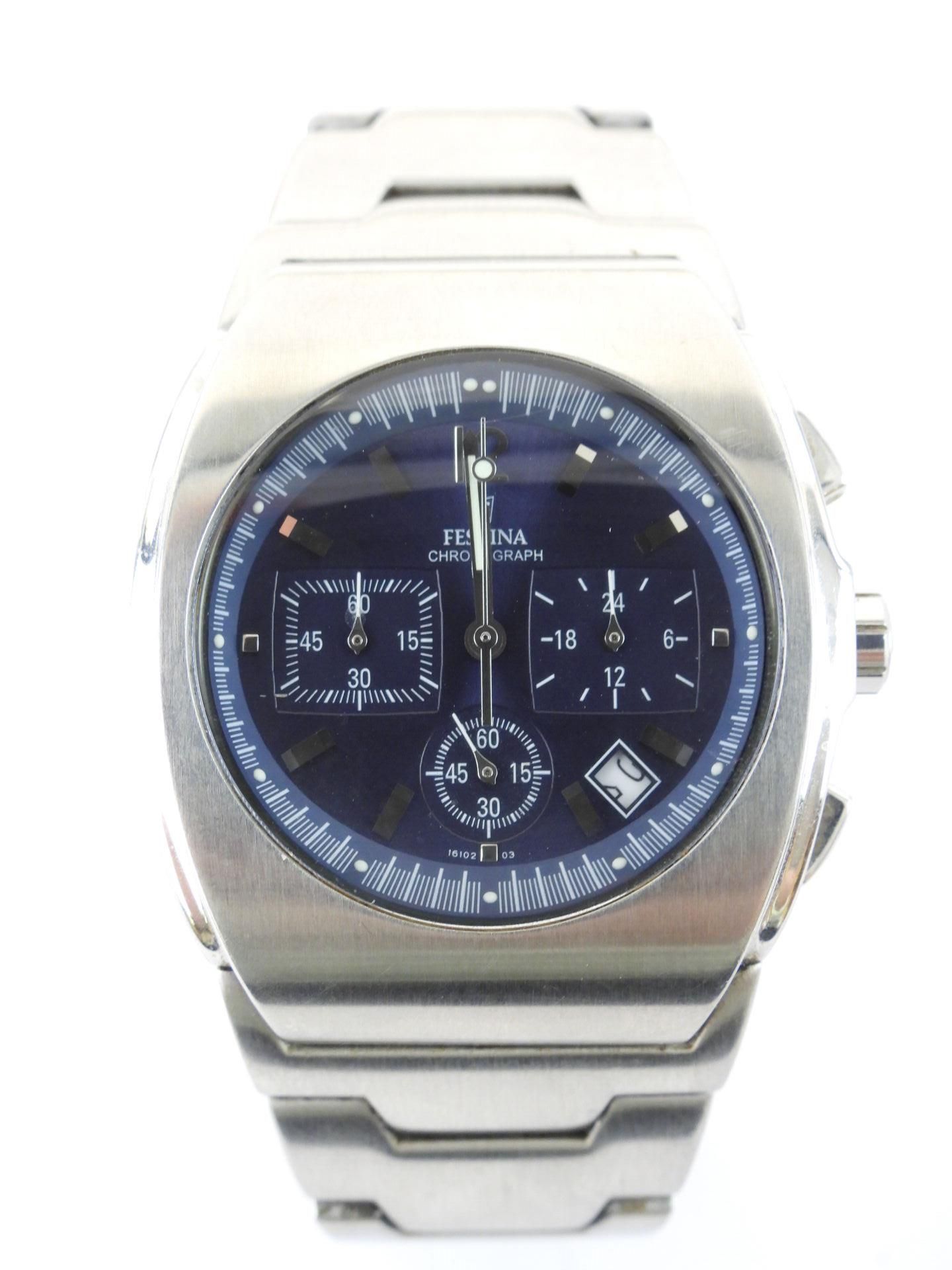Null FESTINA : Montre chronographe bracelet acier n°16102. Usures légères.