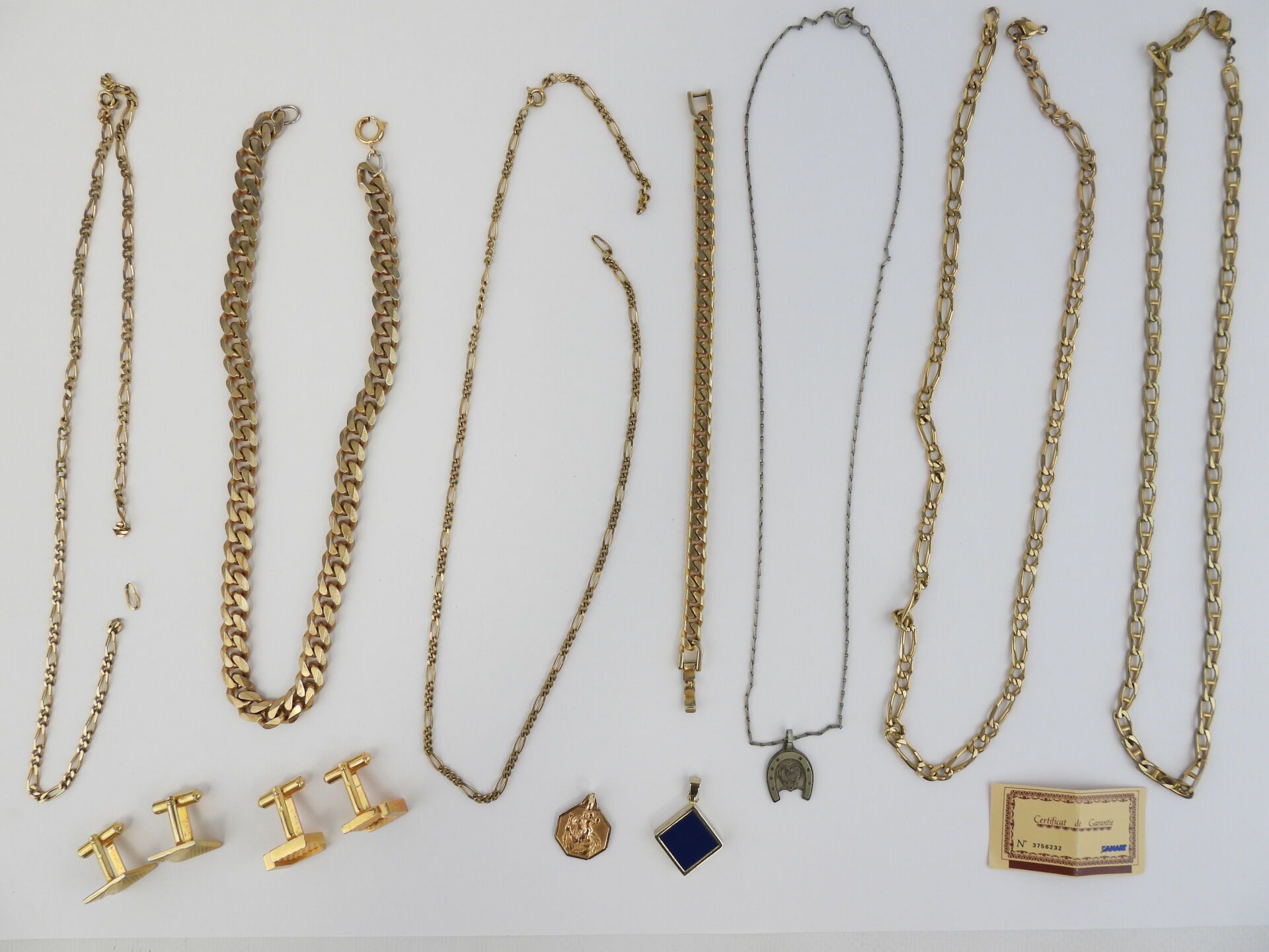 Null Lot of metal jewelry and various, necklaces, pendant. Accidents