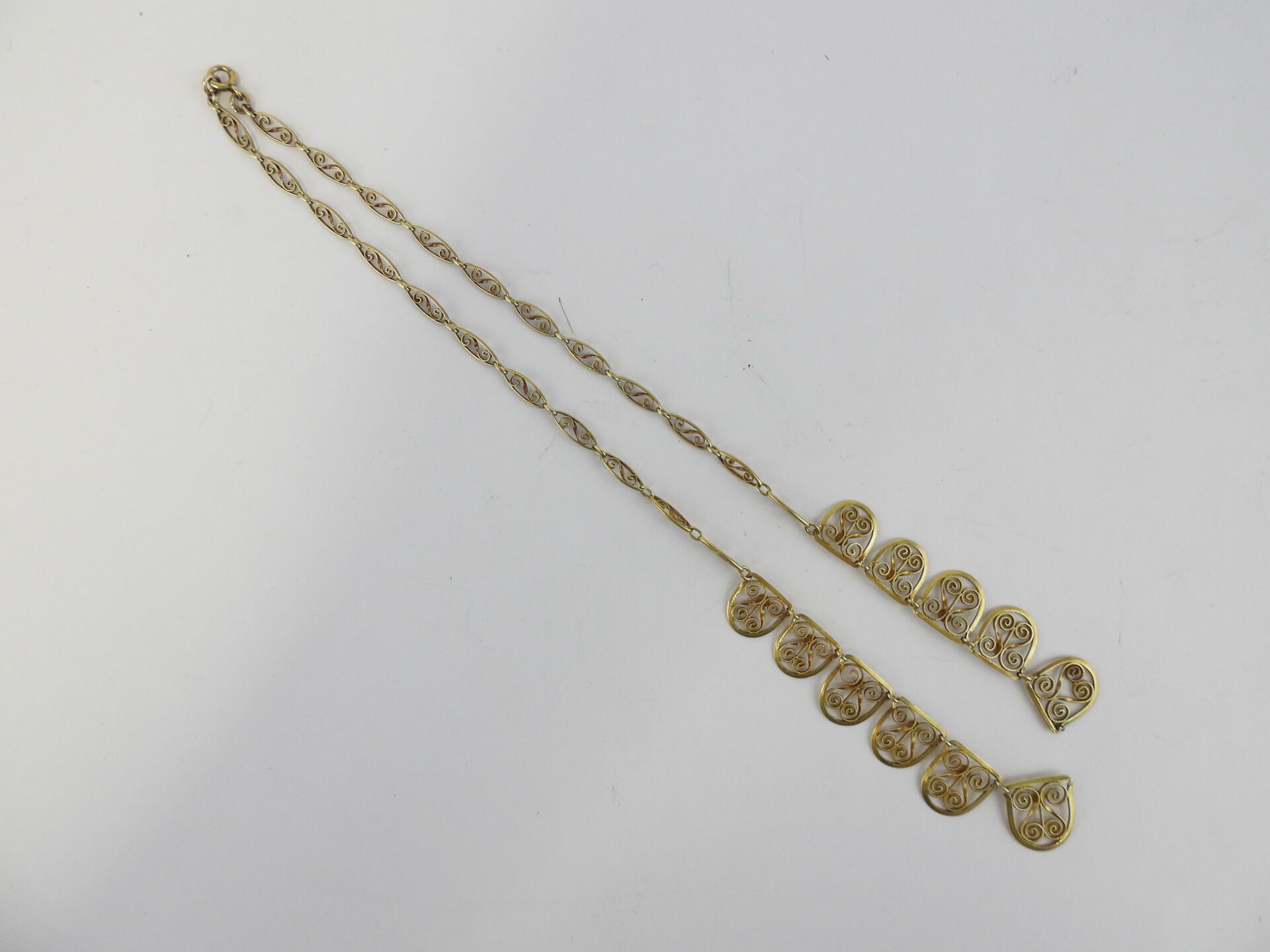 Null NECKLACE drapery in yellow 18K (750°/°°). Net weight: 11.17 g (accidents)