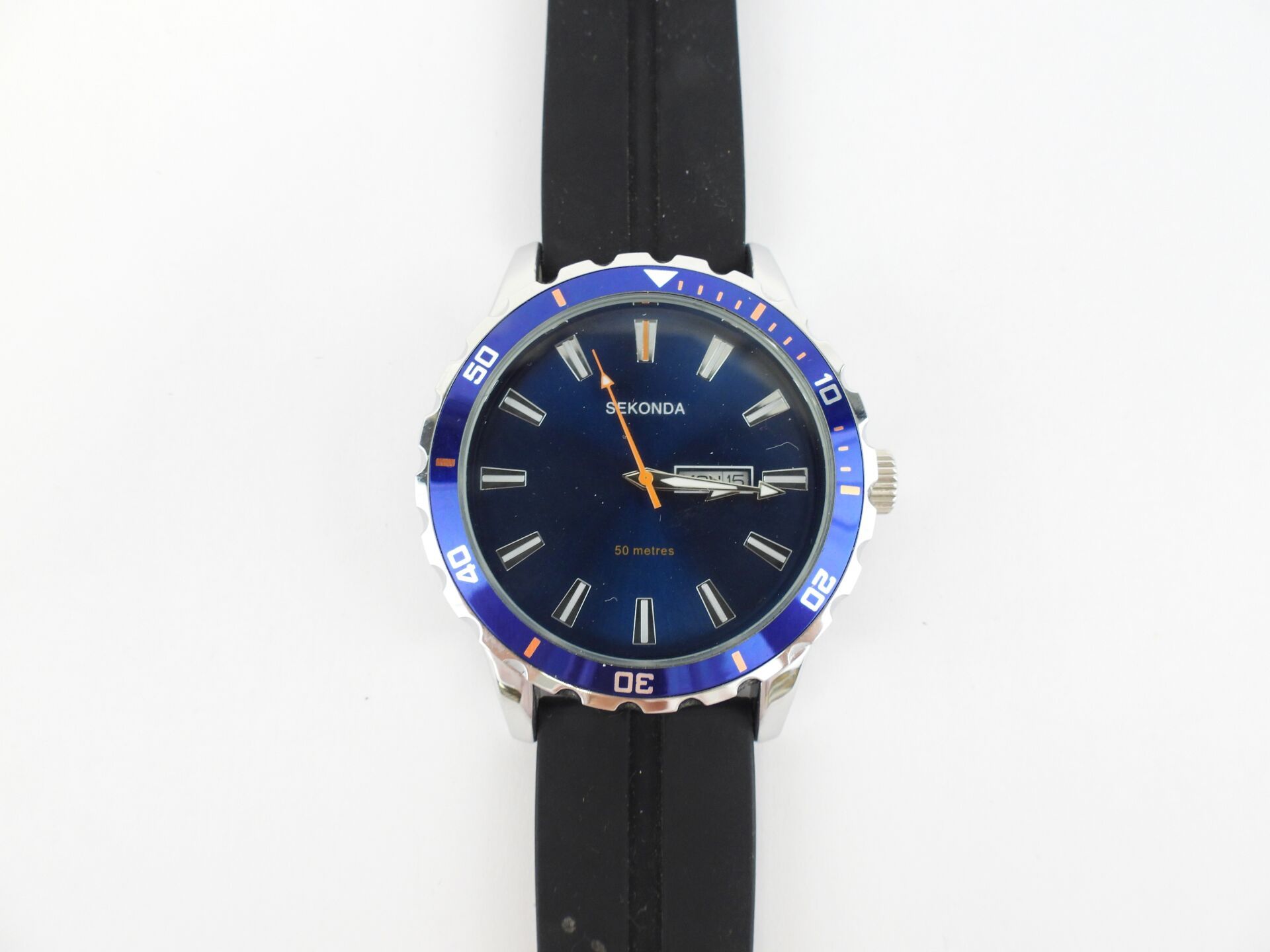 Null SEKONDA : 钢制表壳的手表