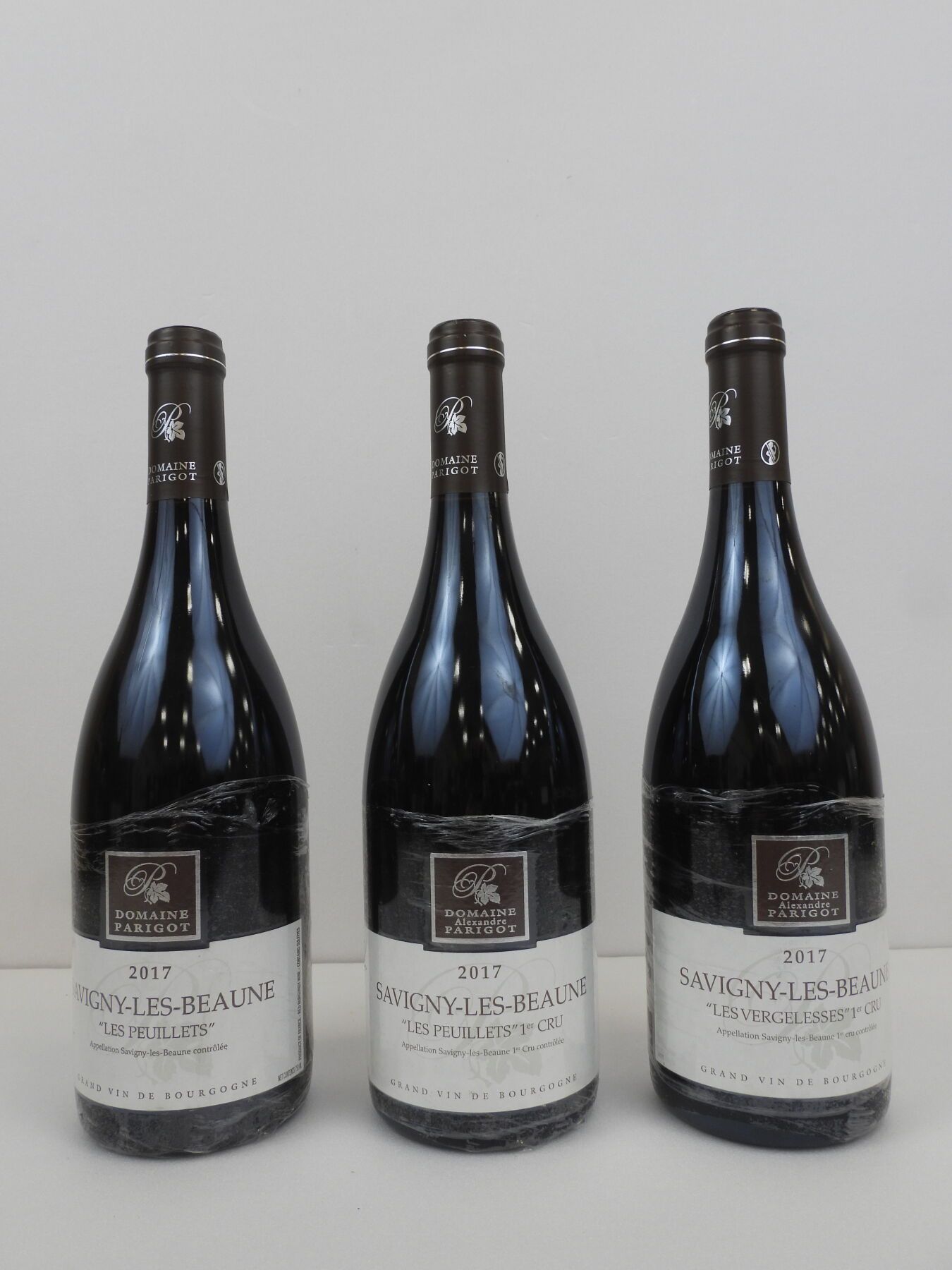 Null 3 botellas de Savigny les Beaunes " Les Peuillets " rojo Parigot. 2017