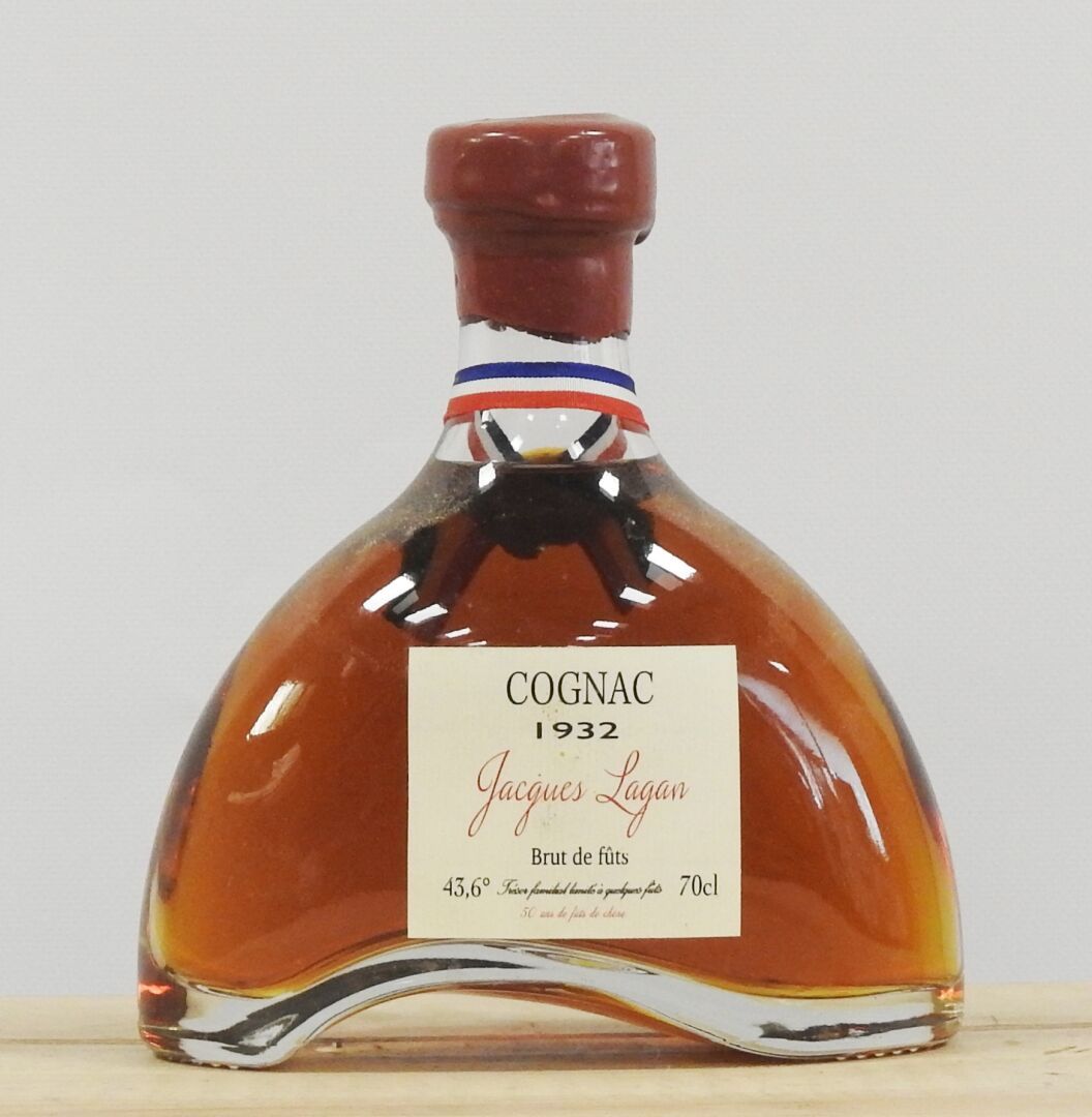 Null 1 bottiglia

Cognac - Jacques Lagan - 70 cl - 43,6° - 1932

Etichetta usura&hellip;
