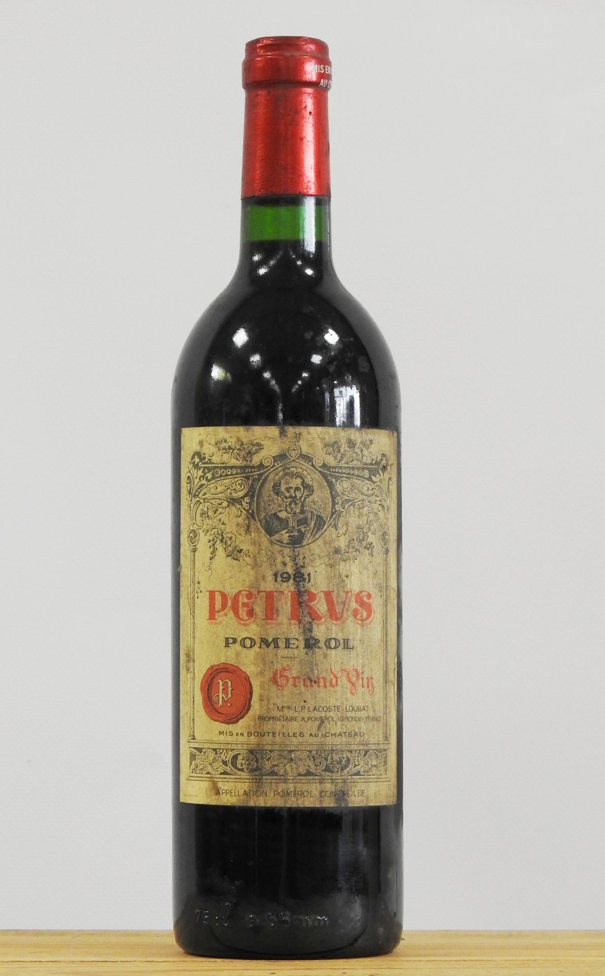 Null 
1 bouteille

Petrus

1981

Pomerol

Bon niveau

Étiquette tachée, usée, ca&hellip;
