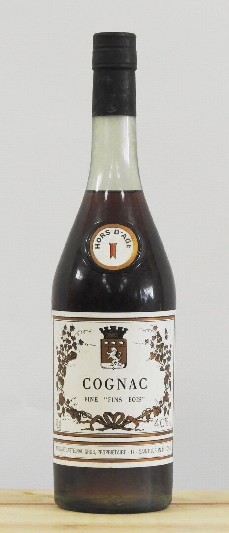 Null 1 bottle 

Cognac. Fine "Fin bois". Castelnau-Gros. 40°. 70 cl.

Wear to th&hellip;