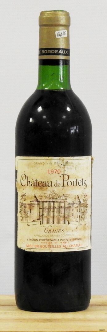 Null 1 Flasche 

Château de Portets - Graves - 1970

Abnutzungen am Etikett