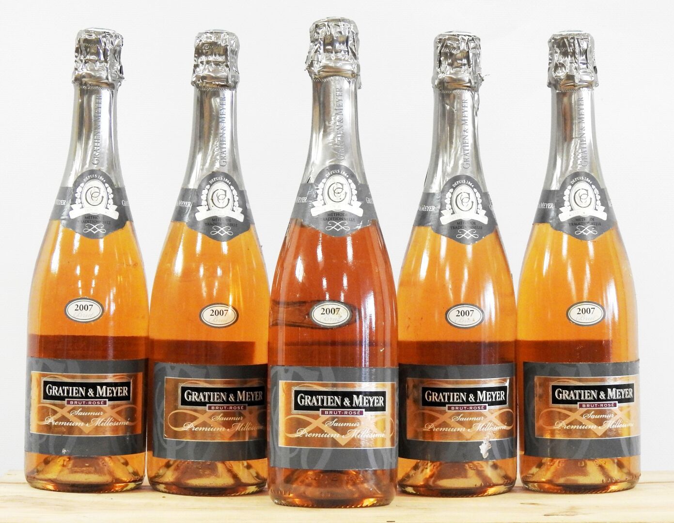 Null 6 bouteilles

Saumur brut rosé - Gratien & Meyer

Usures aux étiquettes