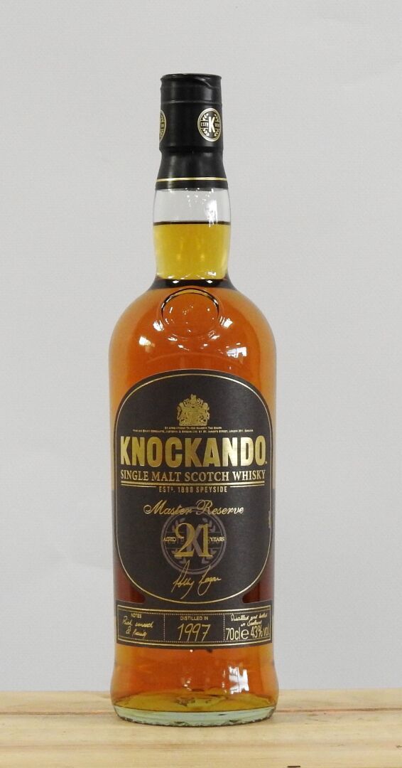 Null 1瓶

克诺坎多

单一麦芽苏格兰威士忌

21岁的储备大师

1997年蒸馏

70 cl - 43° C