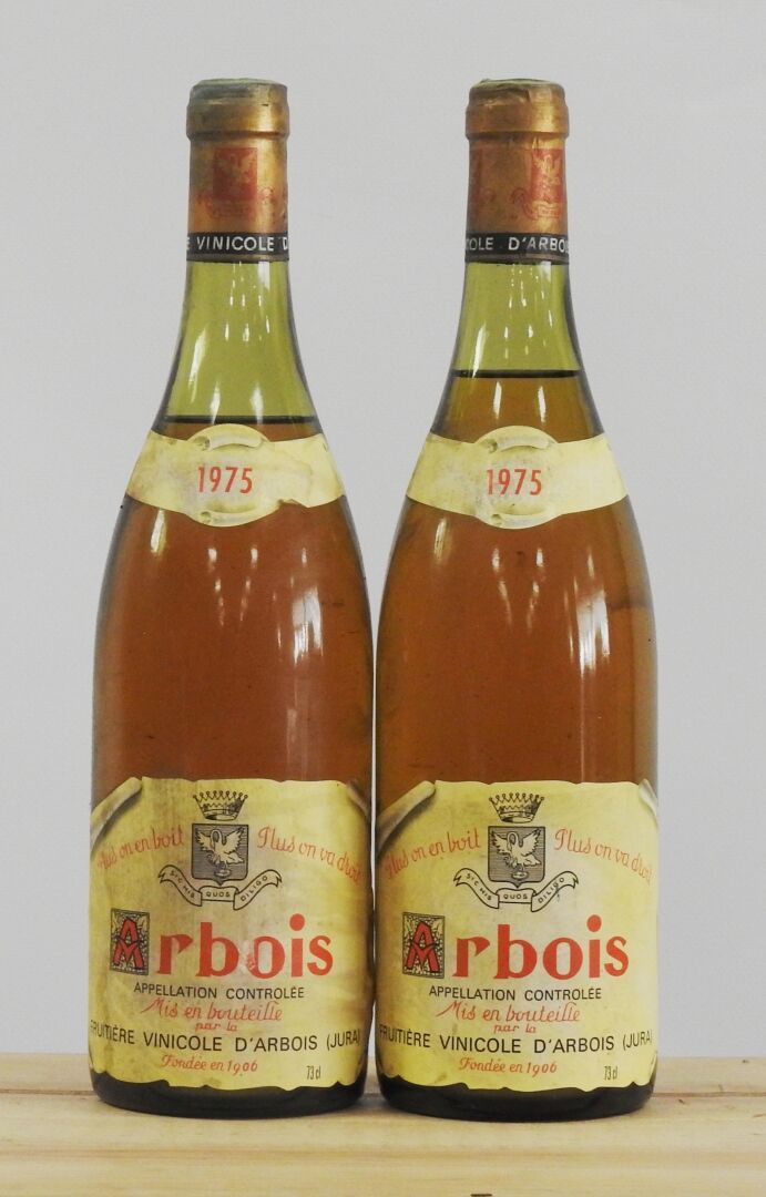 Null 2 bouteilles 

Arbois 

1975

Fruitière vinicole d'Arbois

Niveaux 4.6 et 3&hellip;