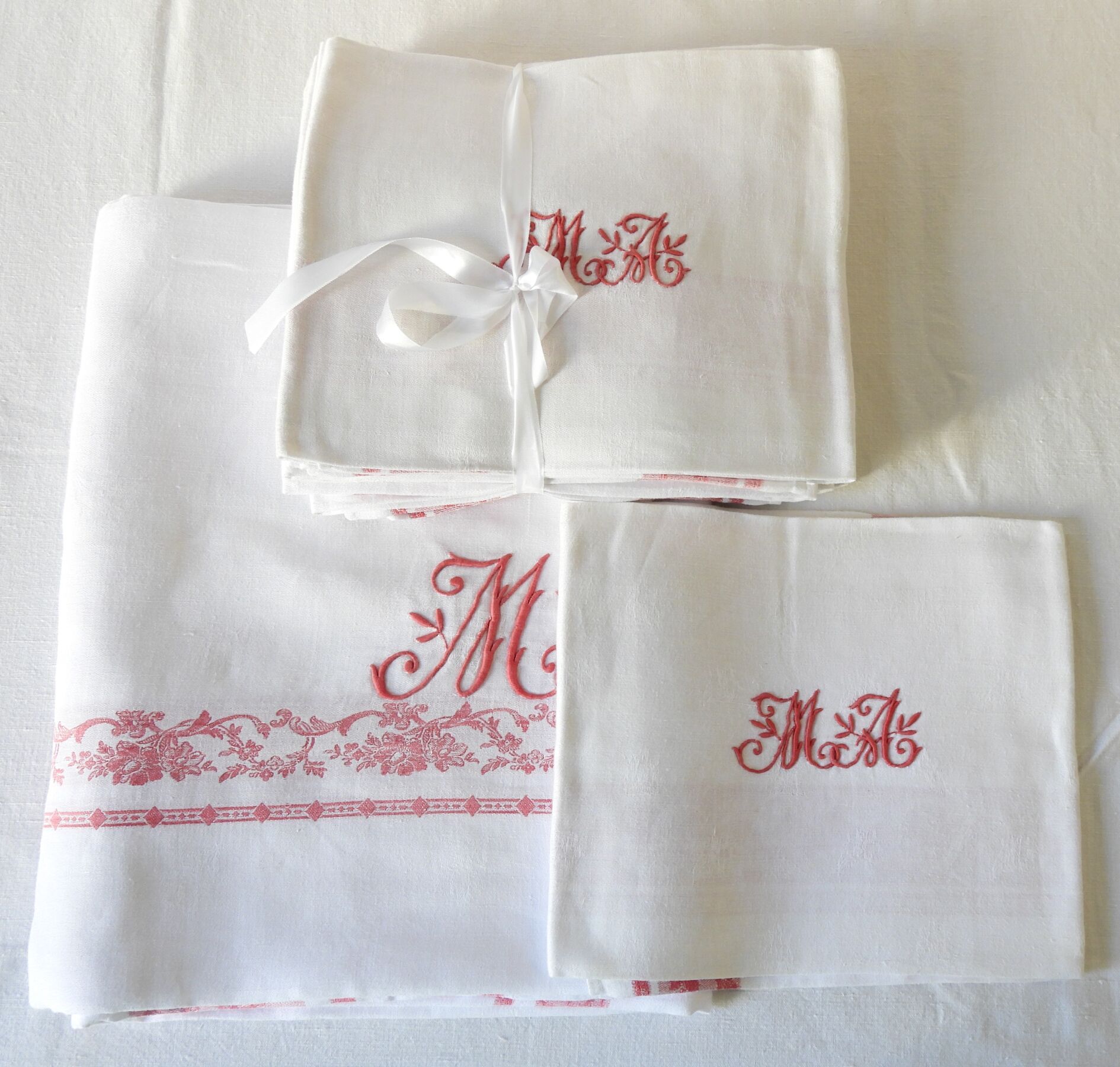 Null Table service numbered M.A. Tablecloths 230 x 170 cm & ten napkins - Small &hellip;
