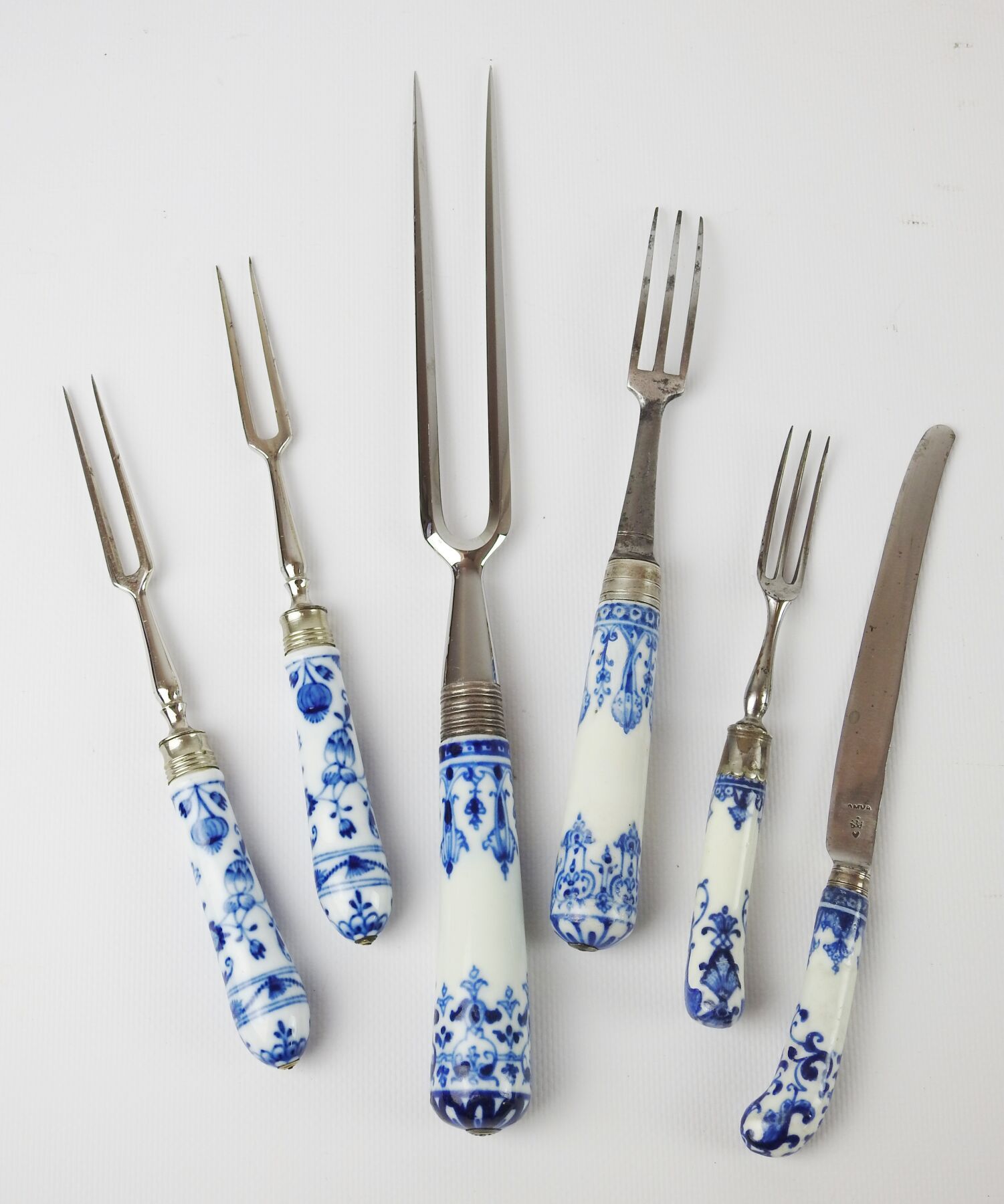 Null Set in metal and blue white porcelain composed of a large two-pronged fork,&hellip;