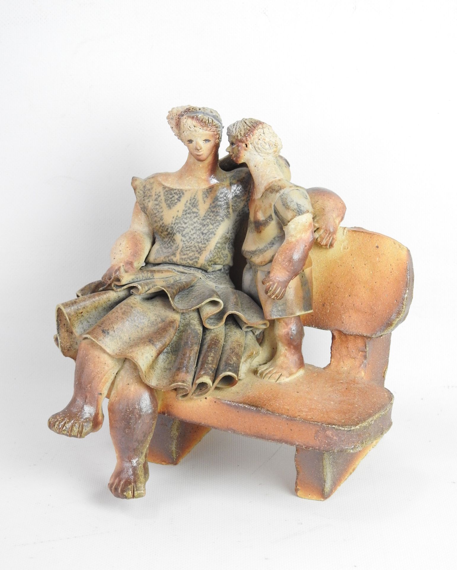 Null 
米歇尔-雷蒙（生于1946年）：表现一个孩子和他母亲在长椅上的多色石器组。高 ：23 - 宽：22 - 深：18厘米