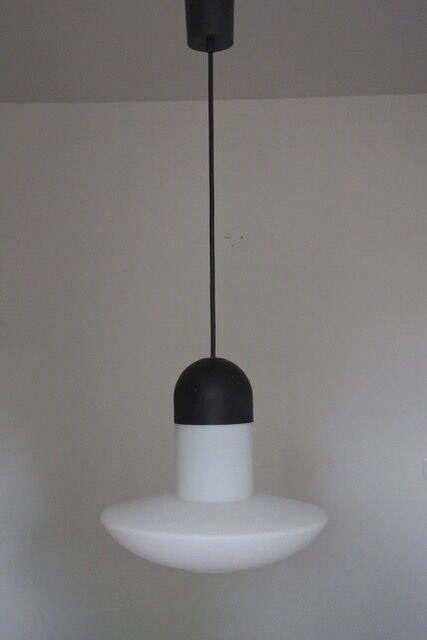Null LIMBURGO (editor): Lámpara de suspensión de opalina. Alemania, años 60. H: &hellip;