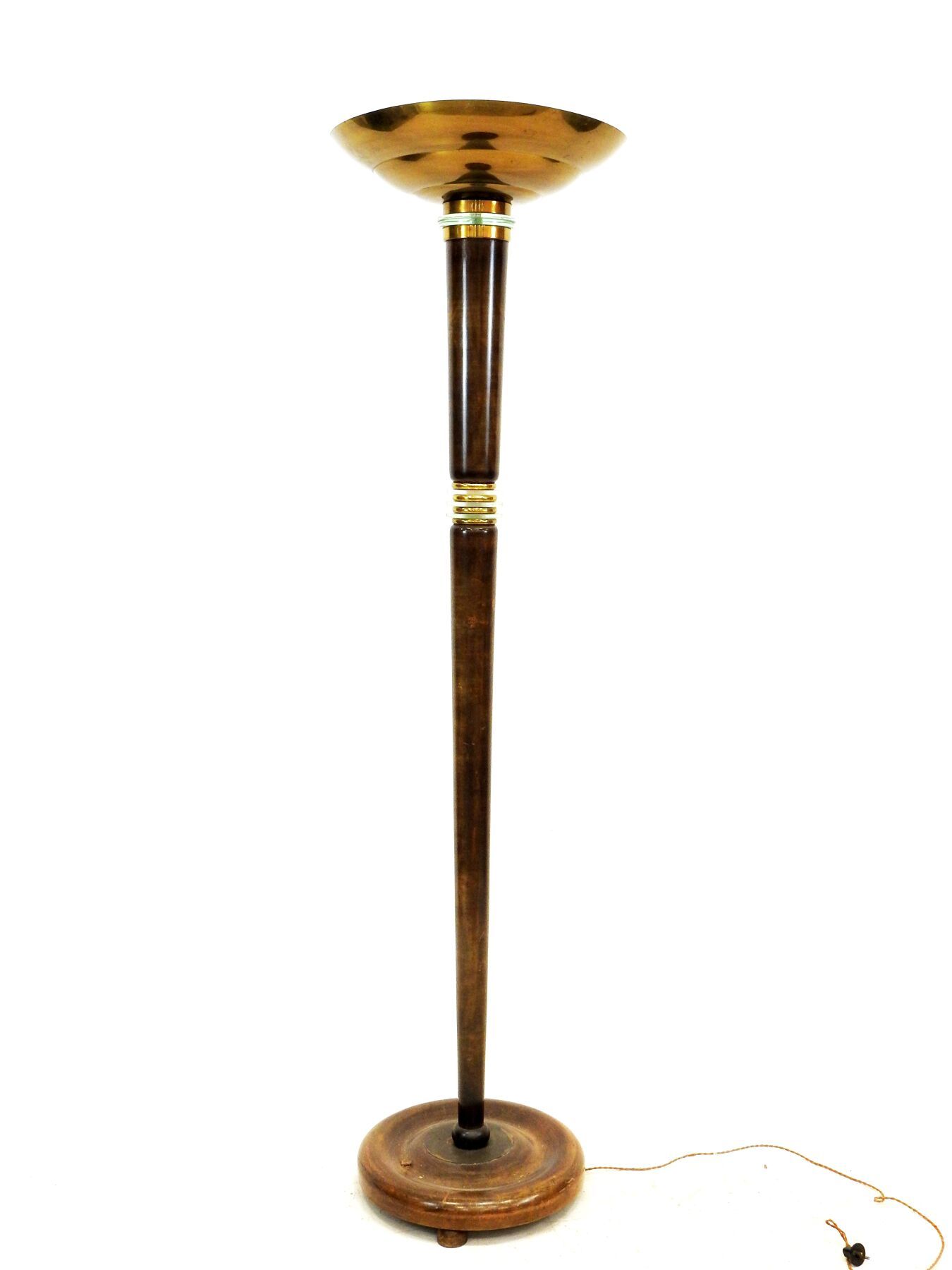 Null etablissements perzel ?落地灯，有镀金的黄铜碗，中央的木柱轴，黄铜和玻璃环，站在一个圆形的底座上。高：173厘米。