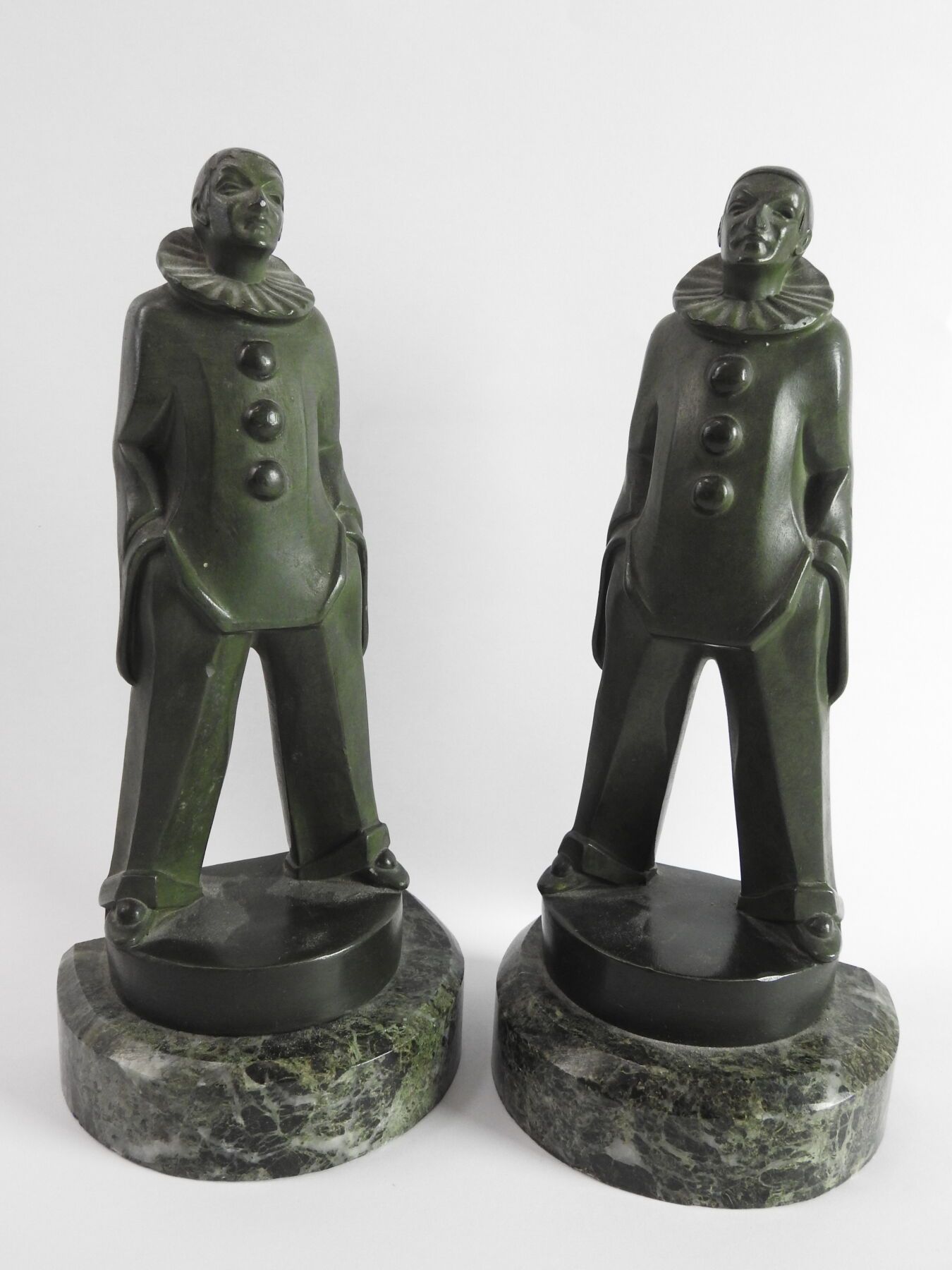 Null Max LE VERRIER (1891-1973): Pair of bookends in regula with green patina de&hellip;