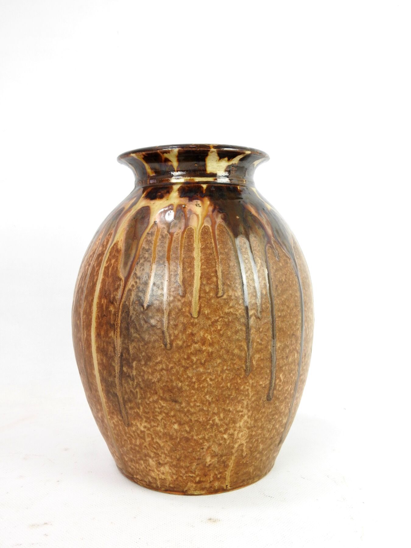 Null 约瑟夫-塔尔伯特（第二十代），1930年代活跃于拉波尔纳：棕色珐琅彩炻器卵圆形花瓶，有coulure装饰。底座下有艺术家的印章。高：30厘米。