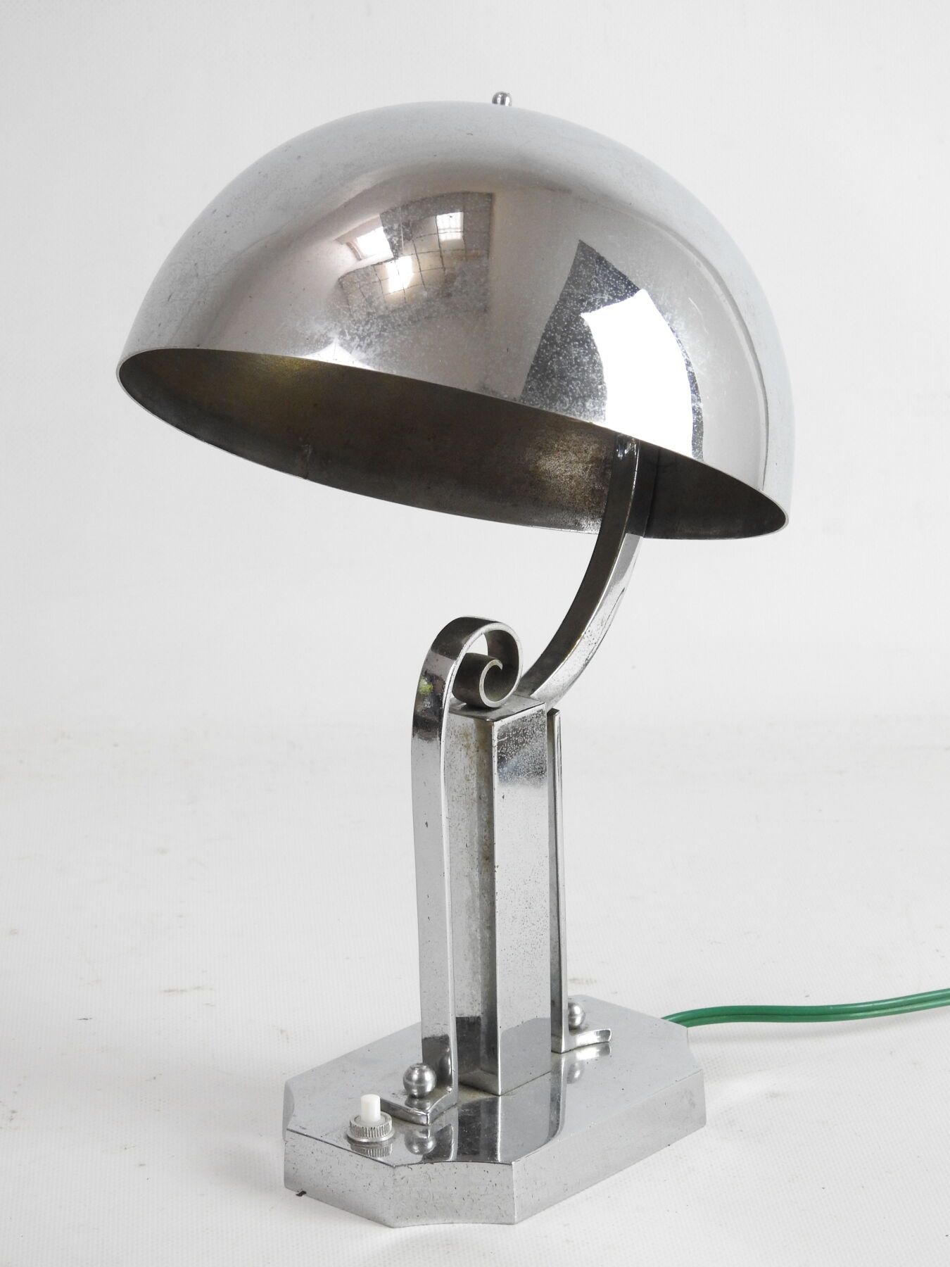 Null Maison DESNY (dans le gout de):

Lampe moderniste en métal chromé présentan&hellip;