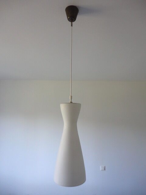 Null SUSPENSION "diabolo" in opaline and brass. Scandinavian work of the 1950s. &hellip;