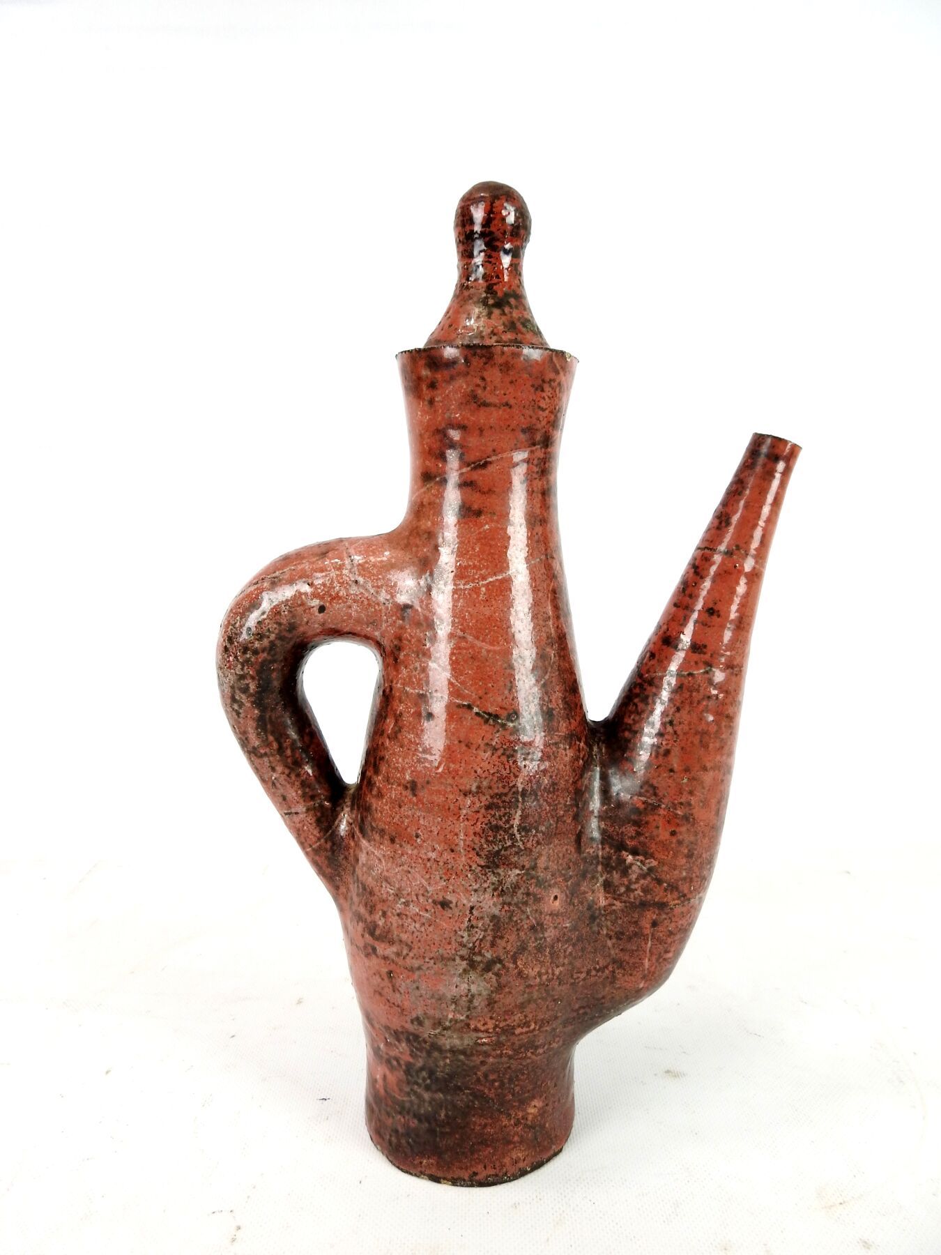 Null 
Jean DERVAL (1925-2010) :红色釉面陶瓷壶，大理石效果。高33厘米（壶嘴有缺口，壶盖背面有缺口，壶身底部有小缺口）。