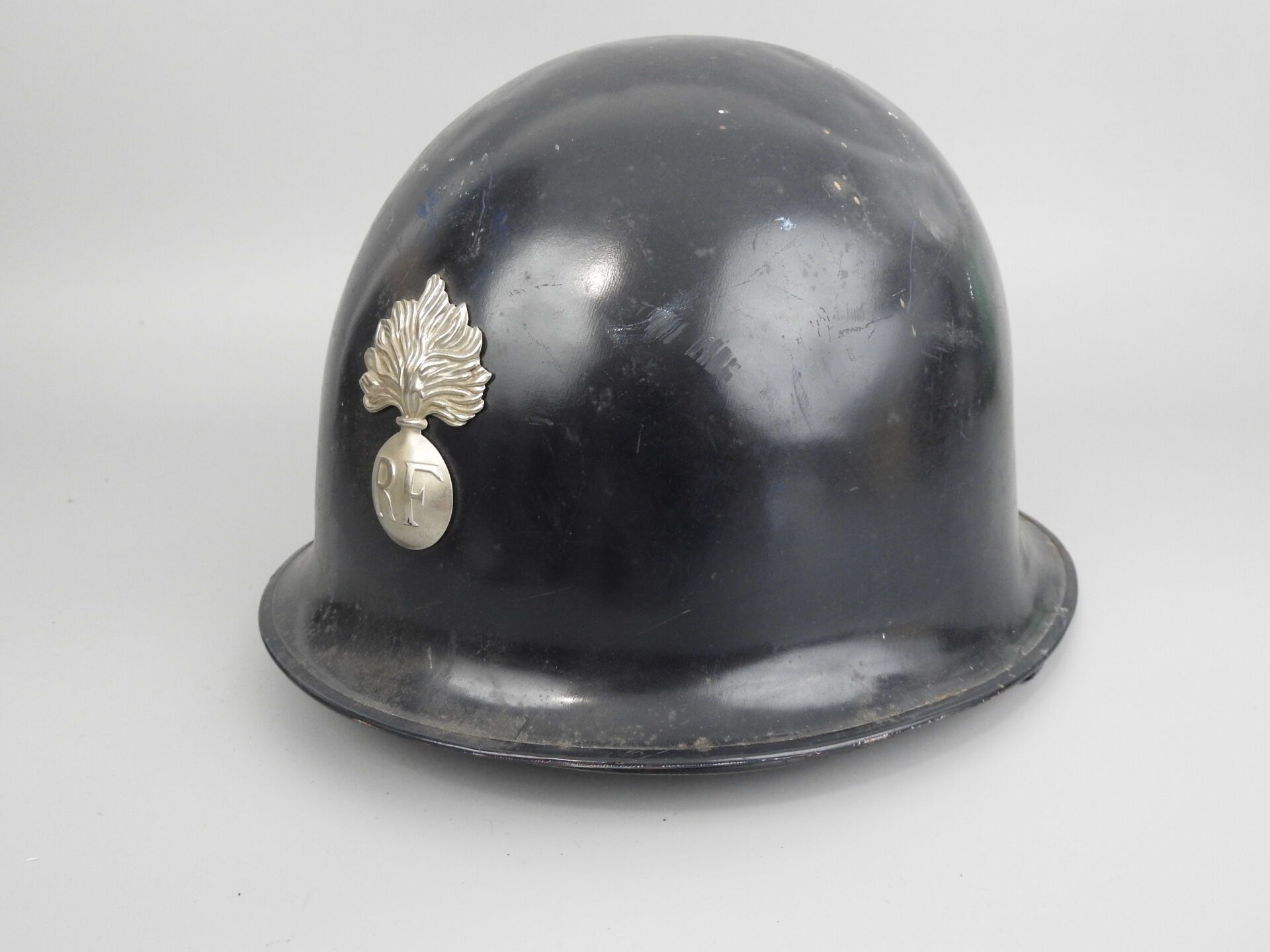 Null 法国。蓝漆钢制M51宪兵头盔，带头盔下。ABE