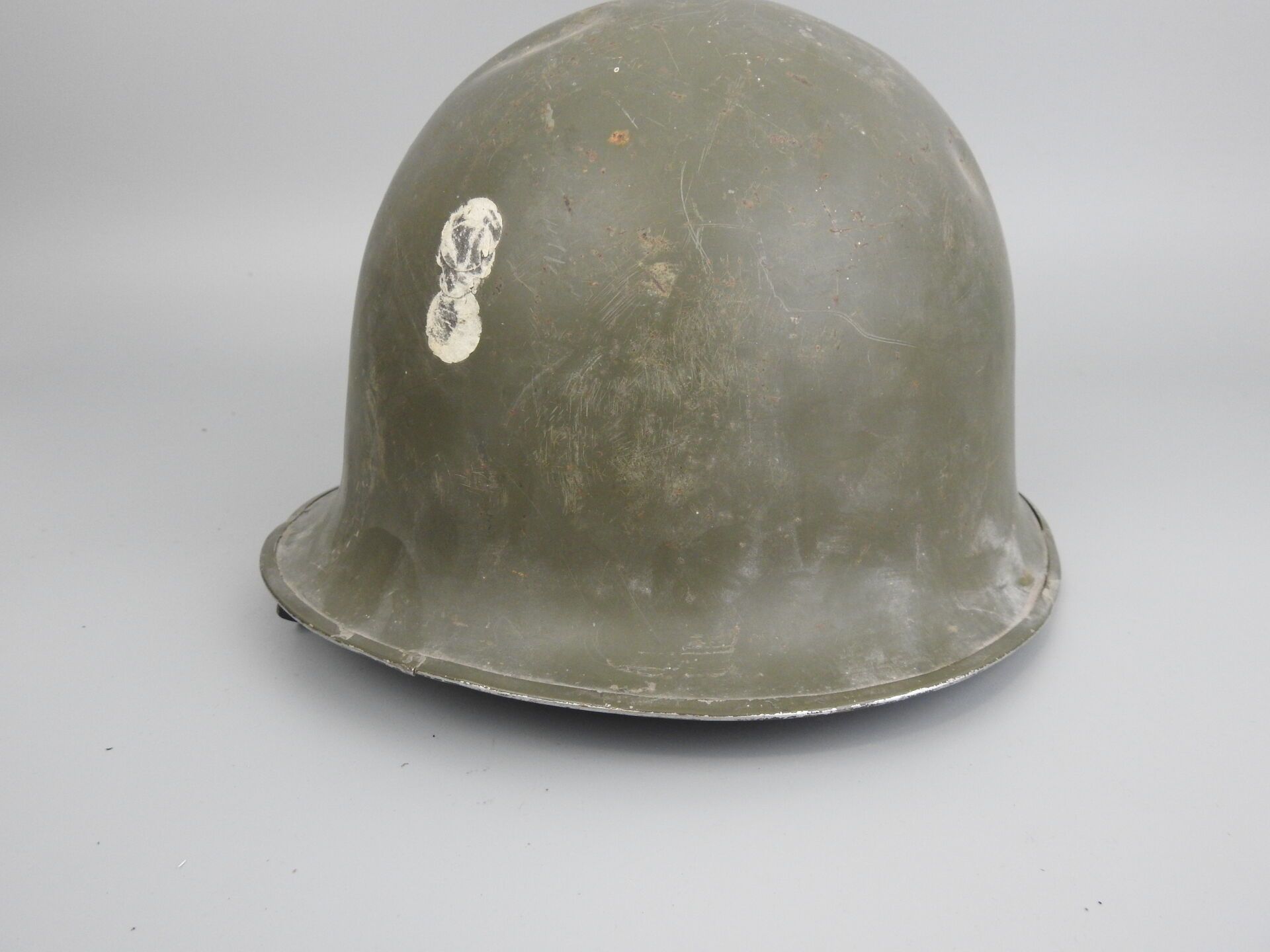 Null FRANCE. M51 helmet shell of the gendarmerie in khaki steel with white grena&hellip;