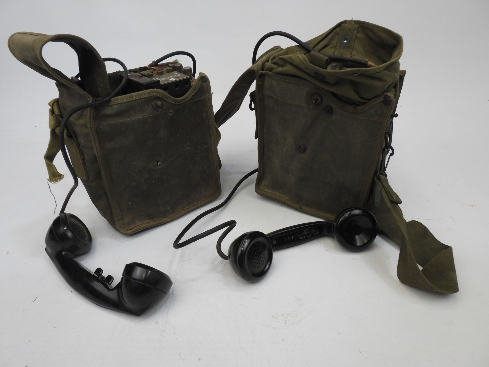 Null 美国。一套2个EE 8-B型野战电话，带帆布箱和带子。ABE（缺一条带子）