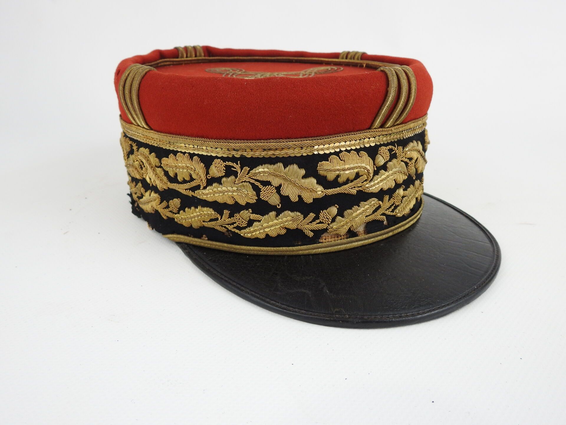 Null 法国。师级将军的半马球形状的凯比（1910-1914），采用马德兰布，头带采用精细的黑布，上面绣有两排橡树叶，镀金的苏塔斯黑丝内帽，黑皮头带。 ABE&hellip;