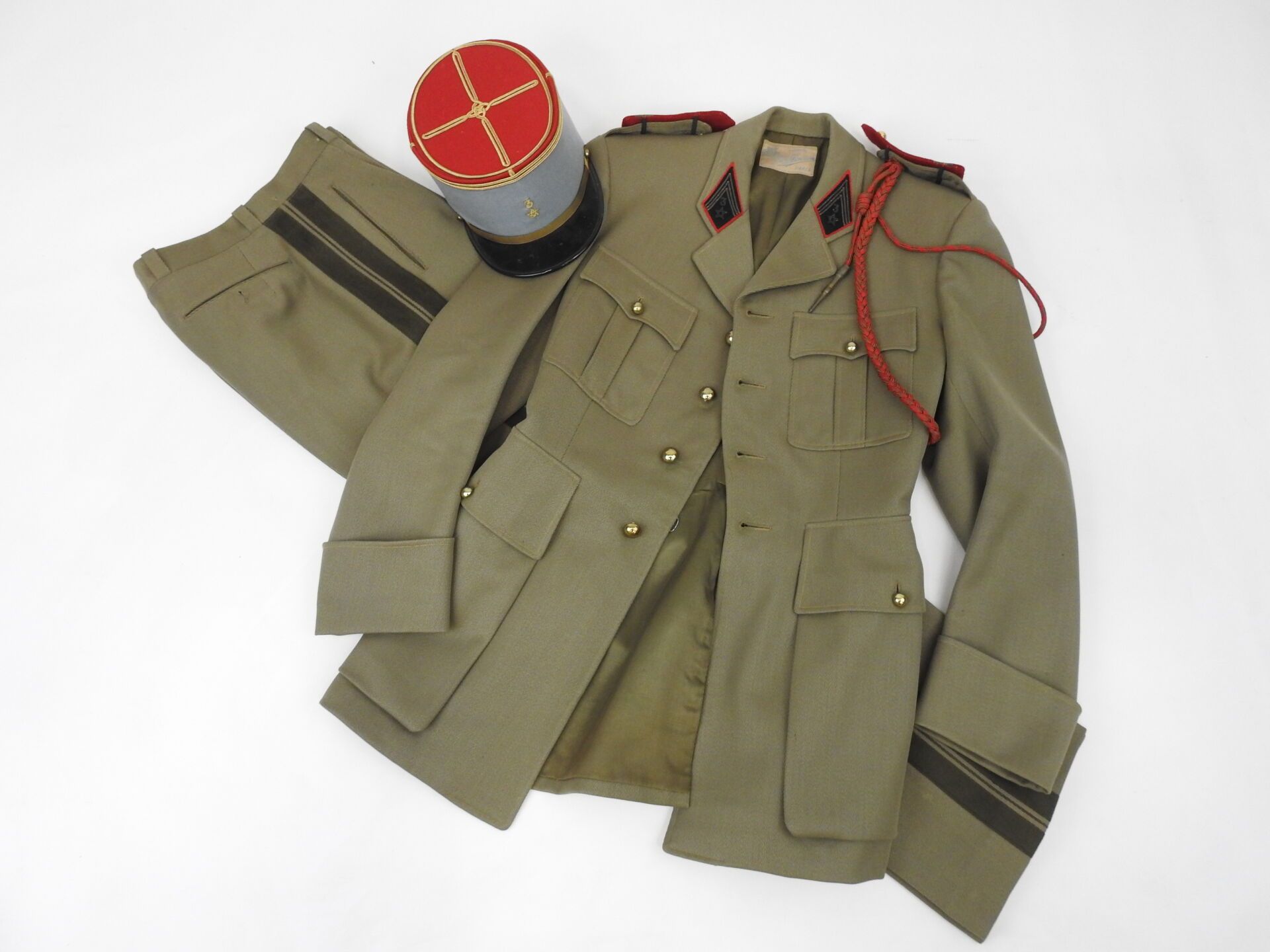 Null 法国。Jaspée装备是摩洛哥第3军团中尉的装备，包括带天蓝色带子的头巾，带刺绣领袢的夹克，带双褐色带子的直筒裤，由R.Buisson在索米尔制作，日&hellip;