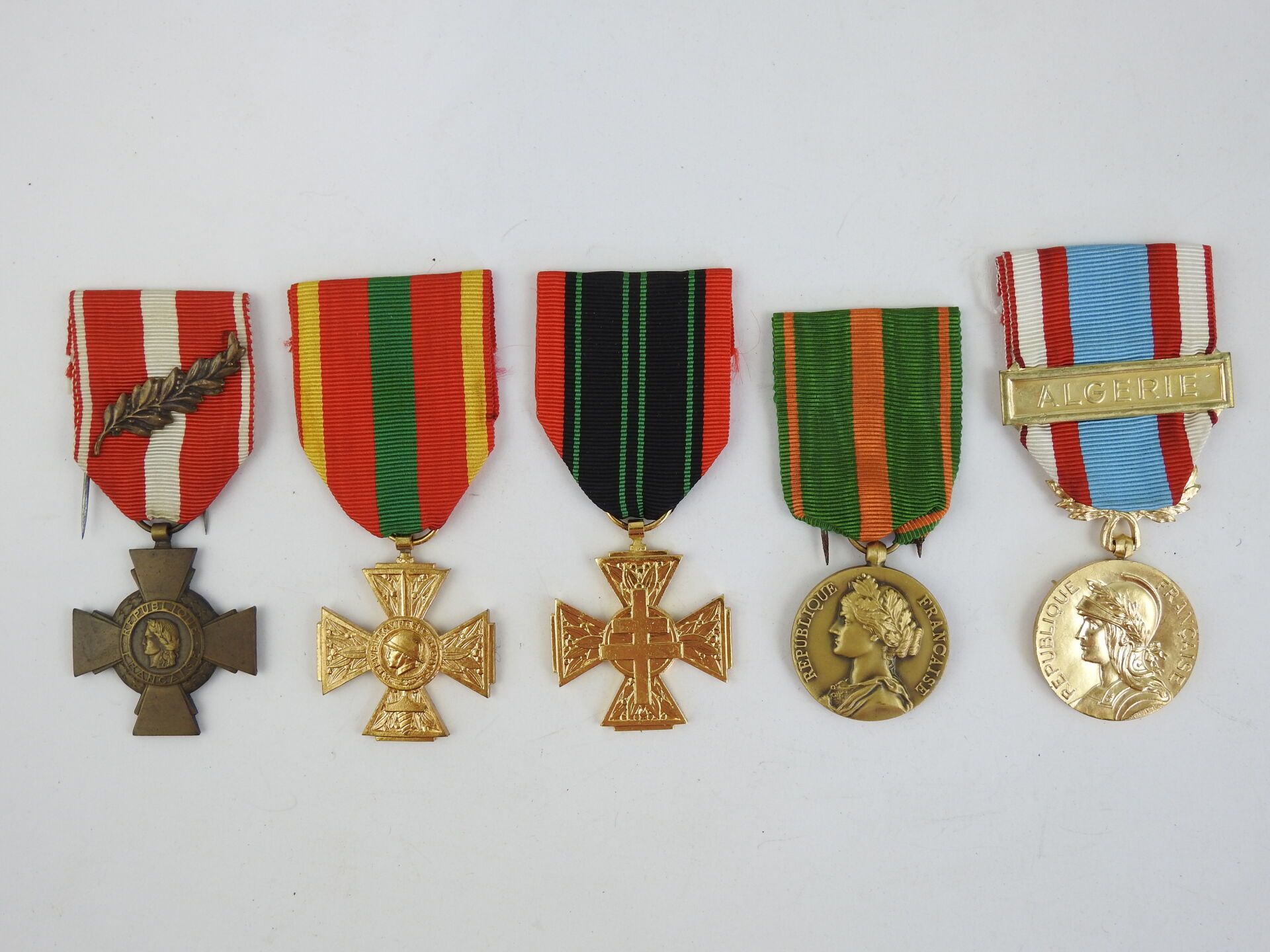 Null DECORACIÓN. FRANCIA. Cruz del valor militar, medalla de los fugitivos, cruz&hellip;