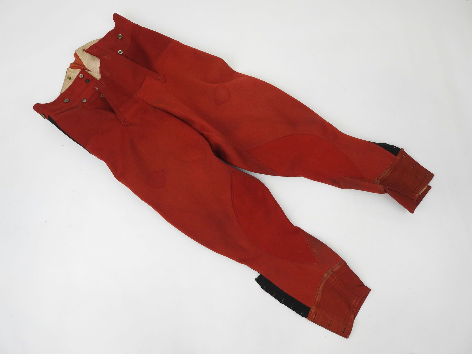 Null FRANCE. Officer's breeches of cuirassiers or dragoons in thick madder-color&hellip;