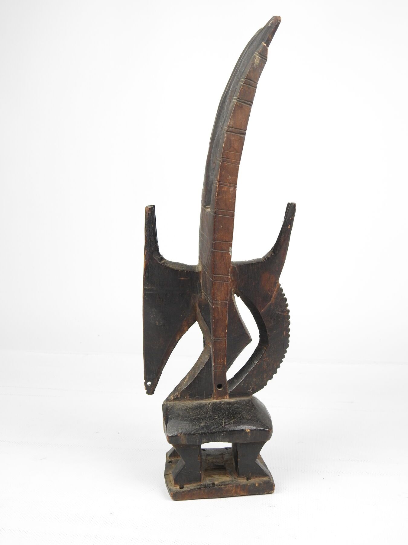 Null Ciwara "的舞徽，马里，BAMBARA。
雕刻和抛光的木材。
高度：39厘米。
小缺口和缺失的部分。