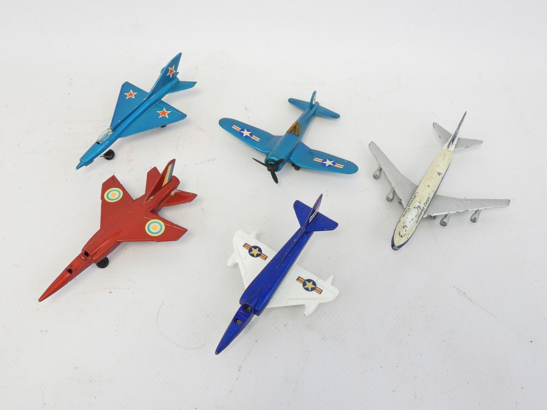 Null MATCHBOX and SCHUCO: Lot of 5 miniature planes in metal. Circa 1970. Worn