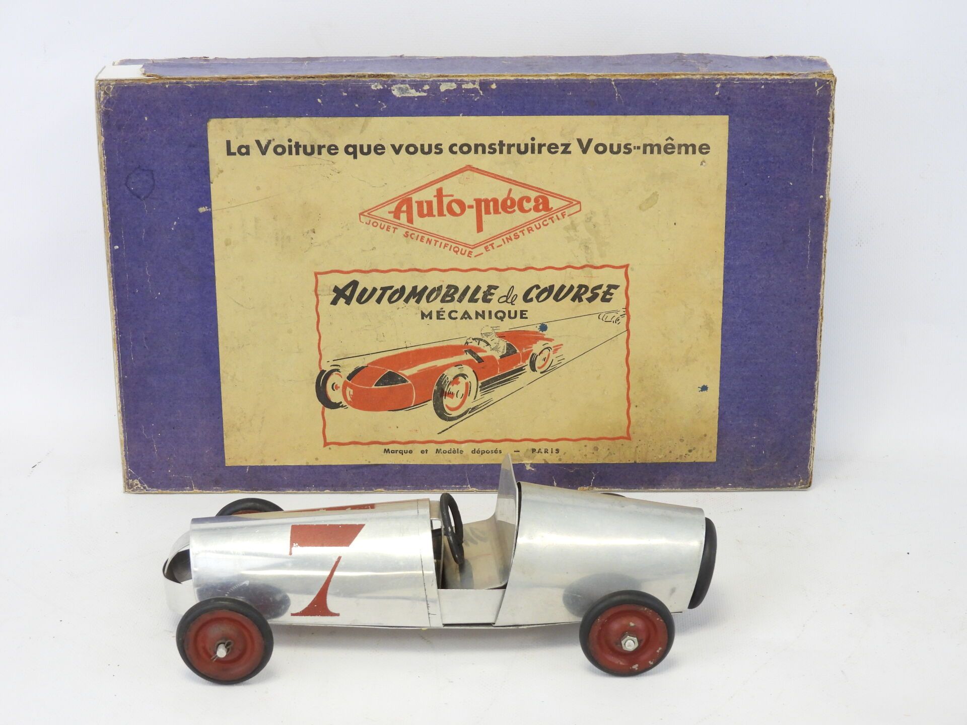 Null AUTO-MECA : Metal racing car. In its box, damaged.