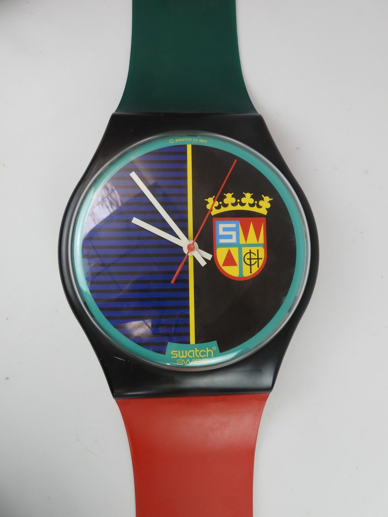 Null SWATCH : Clock with the imitation of a watch. Length : 198 cm approximately