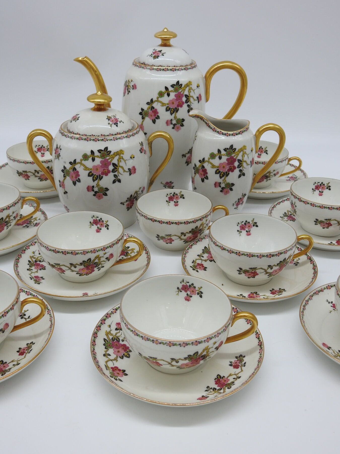 Null LIMOGES : Coffee set in porcelain with polychrome decoration of flowers inc&hellip;