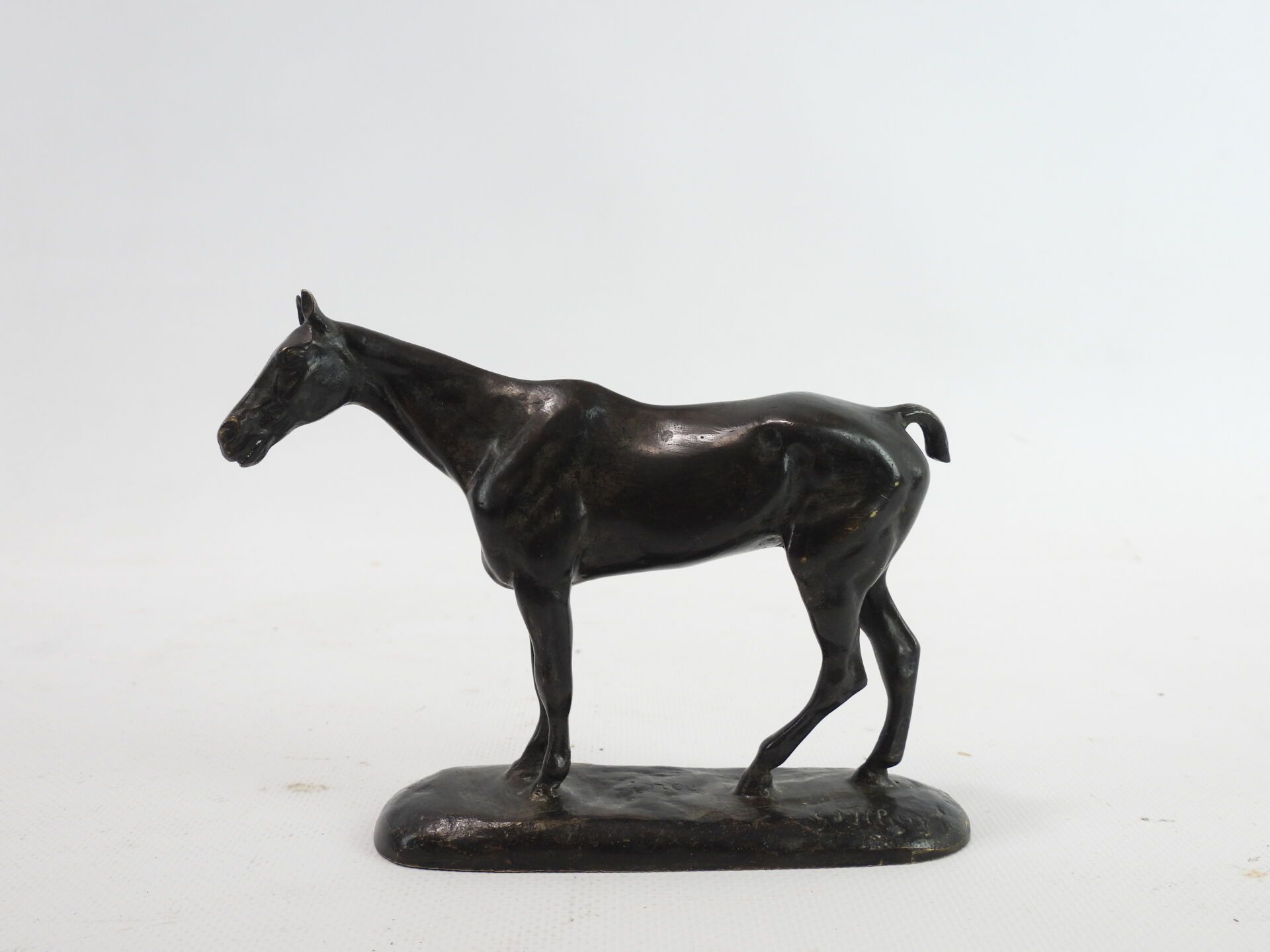 Null Gaston d'ILLIERS (1876-1932) : Cheval. Epreuve en bronze à patine brune, si&hellip;
