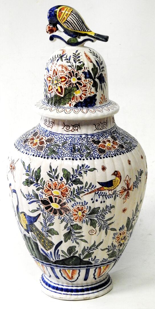 Null DELFT

Vaso in terracotta coperto con decorazione policroma di uccelli e pi&hellip;