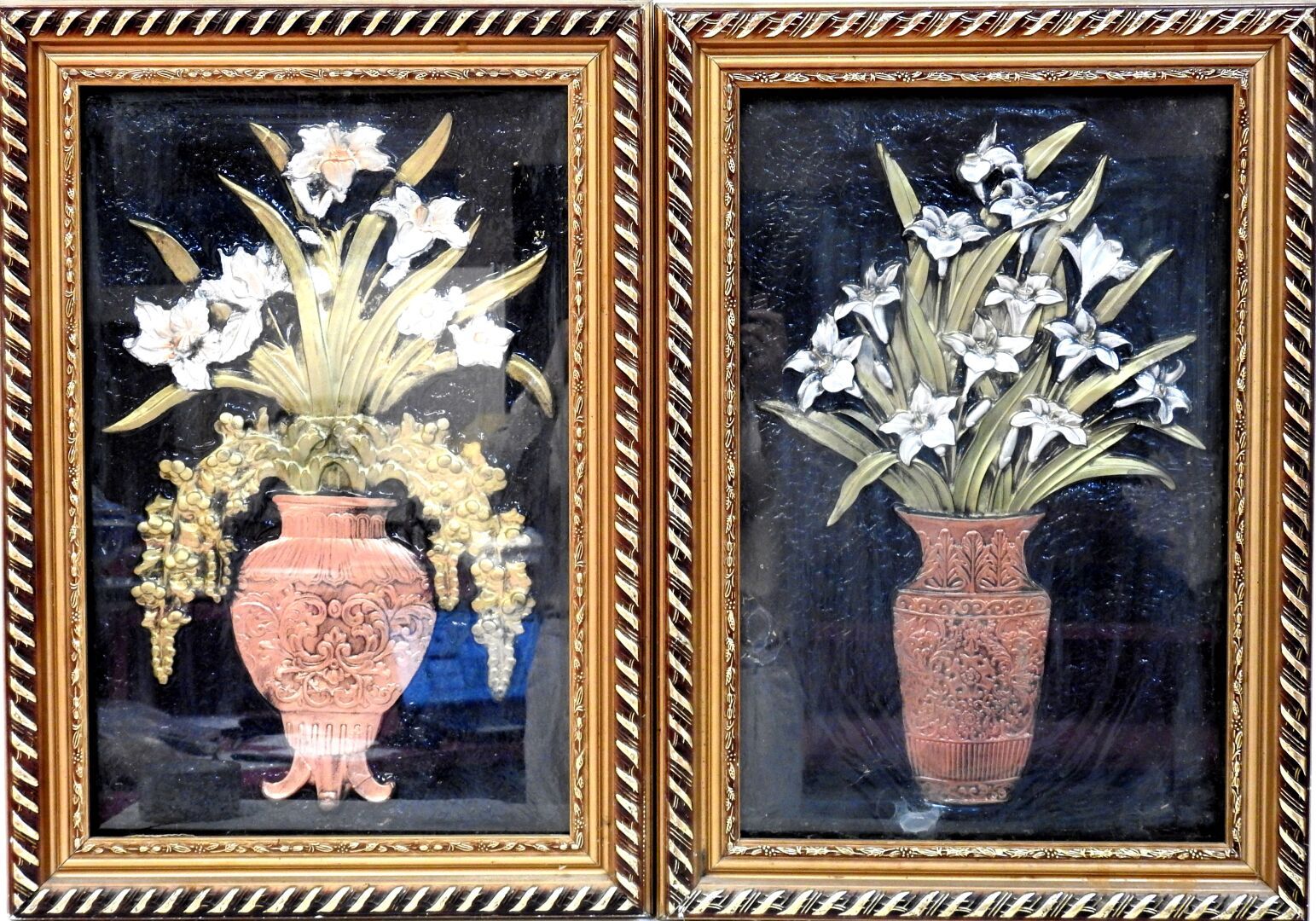Null 作品 - 20世纪

一对铜盘，多色装饰的静物与花瓶。

57,5 x 37厘米。

磨损和撕裂。