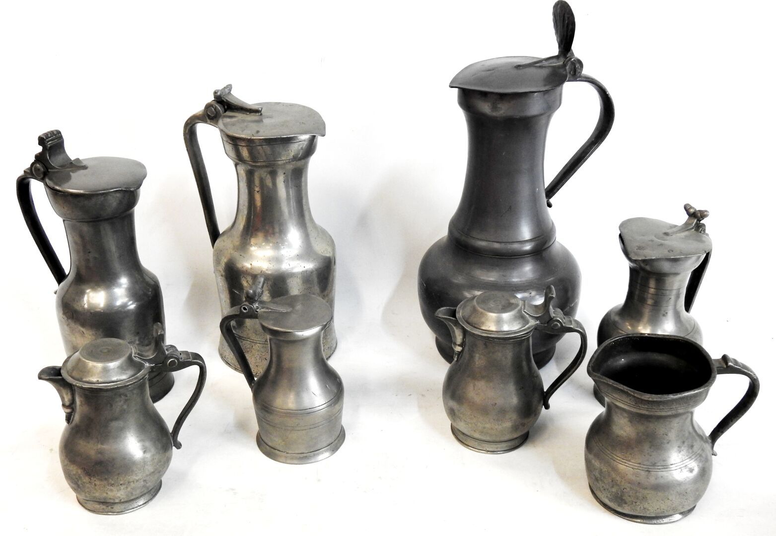 Null Pewter meeting including: 

Eight pewter pourers with median molding lid an&hellip;
