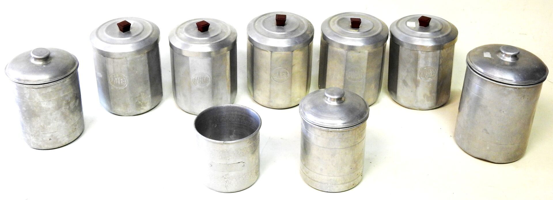 Null Meeting of nine covered and uncovered pewter pots of various sizes.

Wear, &hellip;