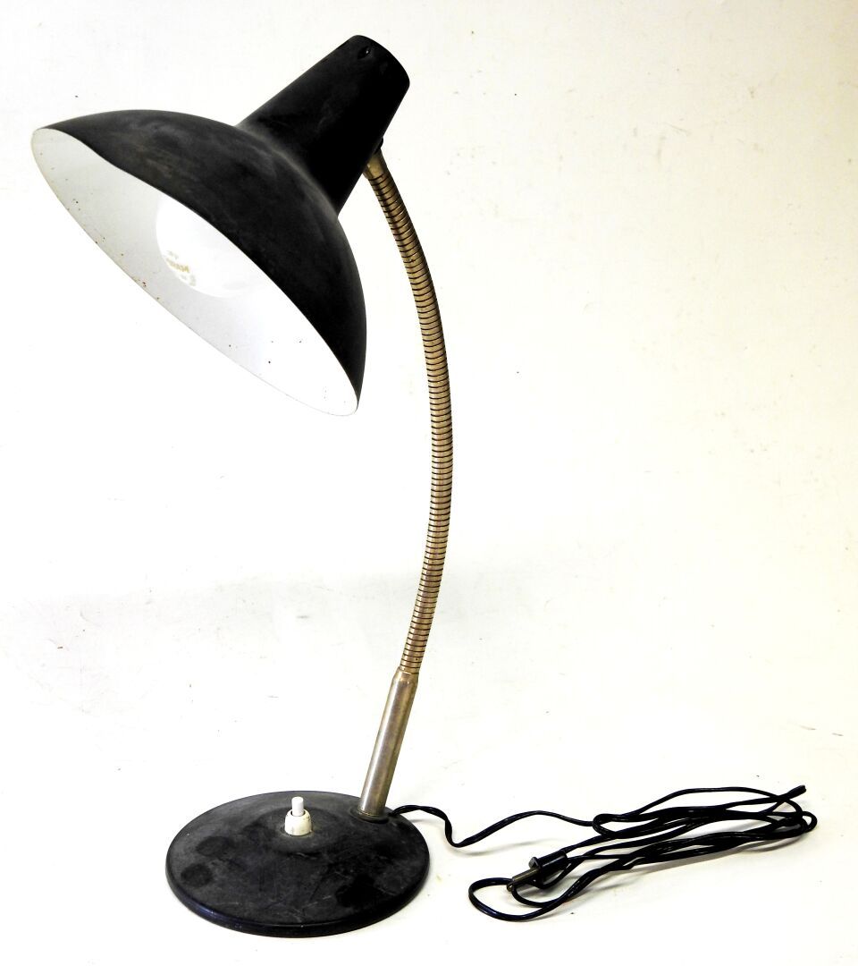 Null Travail des années 50

Lampe de bureau en métal laqué noir sur flexible. El&hellip;