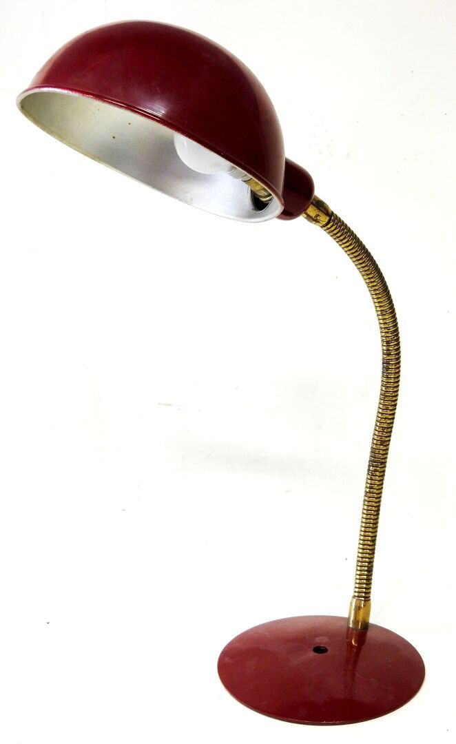 Null Travail des années 50

Lampe de bureau en métal laqué bordeaux sur flexible&hellip;