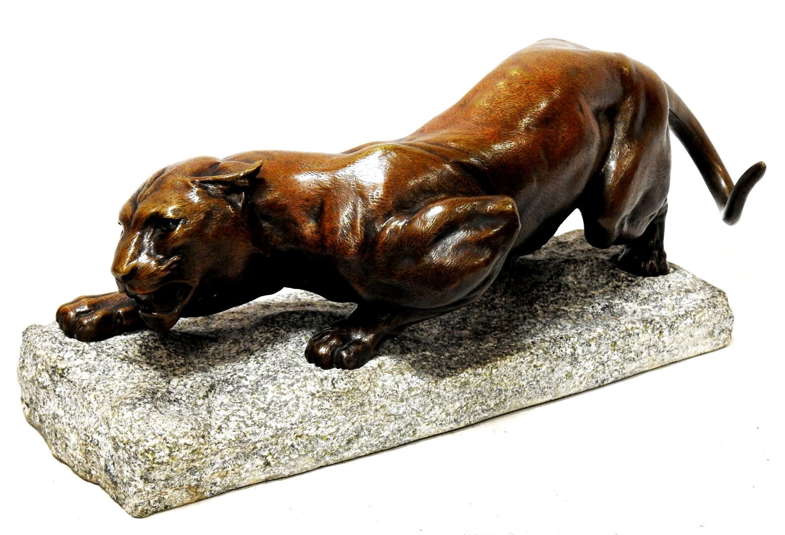Null John Mayne VAN DER KEMP - 19世纪

徘徊中的黑豹。

棕色铜质证明，花岗石底座。底座上有签名。

20 x 48 x 18&hellip;
