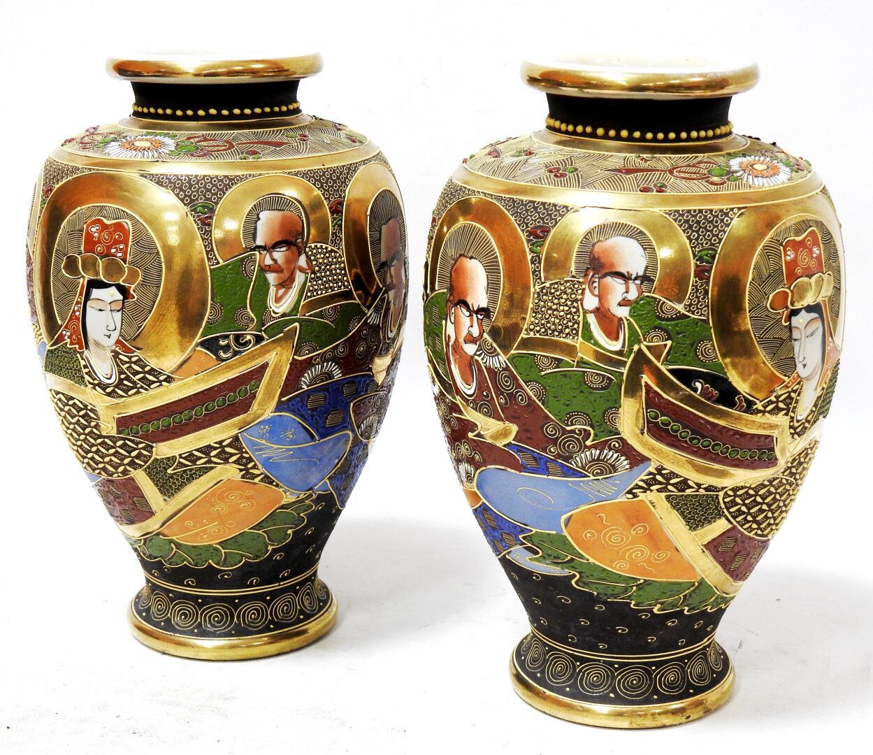 Null SATSUMA

Pair of ovoid porcelain vases with polychrome and gilt decoration &hellip;