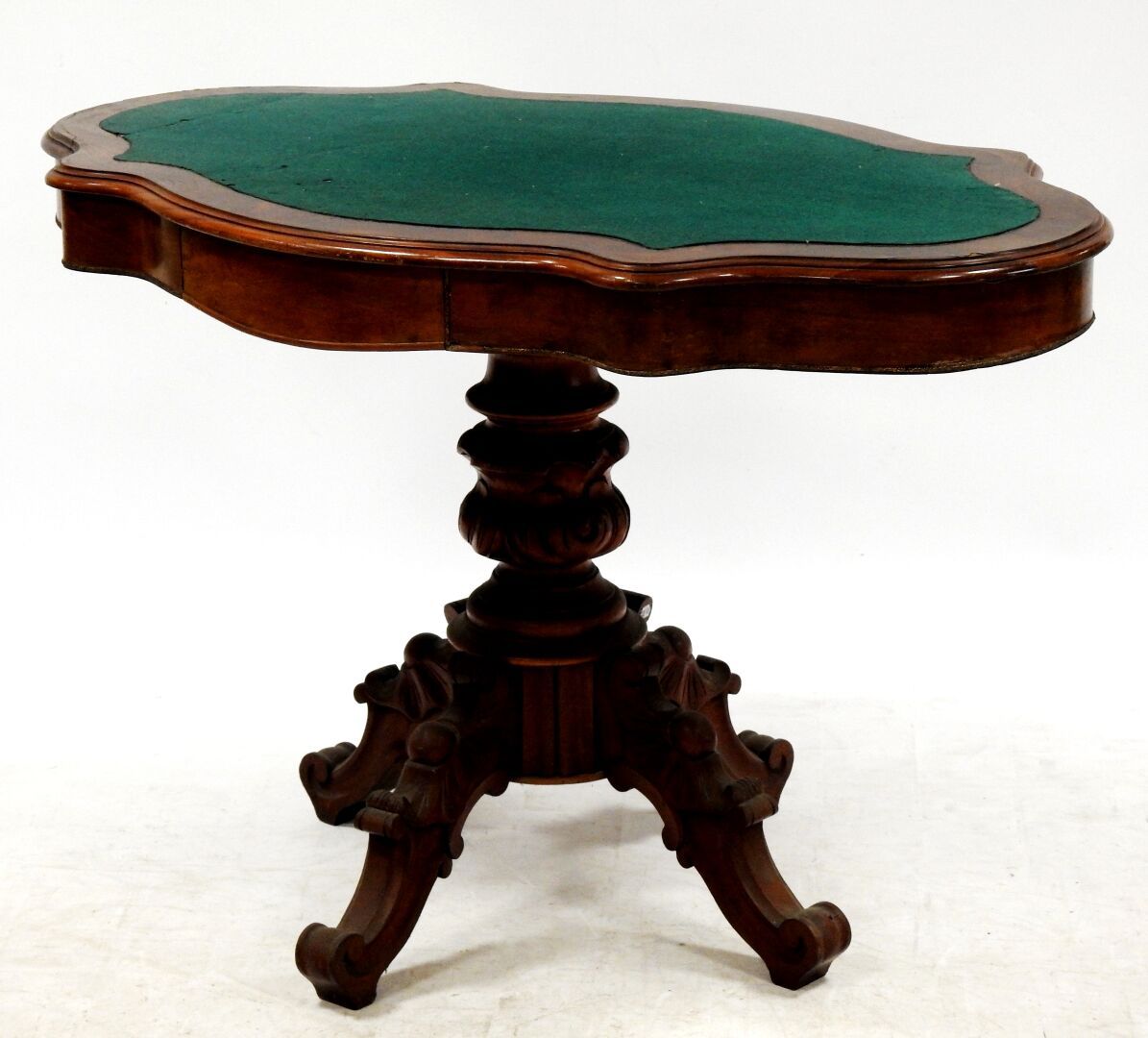 Null 
Pedestal table "violin" in natural wood and inlaid with scalloped tray, op&hellip;