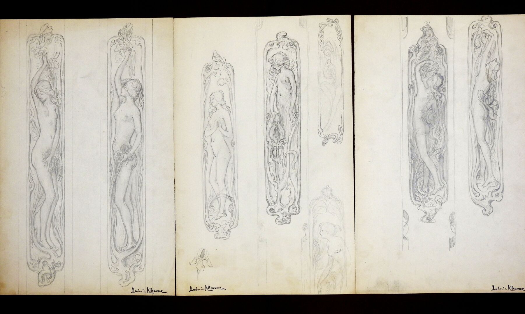 Null 卢多维克-阿尔勒奥姆(1859-1941)

草图表现的是在风格化的花卉和植物框架中拉长身体的裸体妇女。

纸上石墨，三张。右下方有签名。

36.5&hellip;
