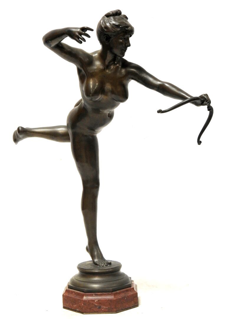 Null 亚历山大-法尔吉埃 (1831-1900)

女猎人戴安娜

铜质证明，带有棕色铜锈。红色大理石柜台底座。底座上有签名，并由巴黎的创始人Thiébau&hellip;