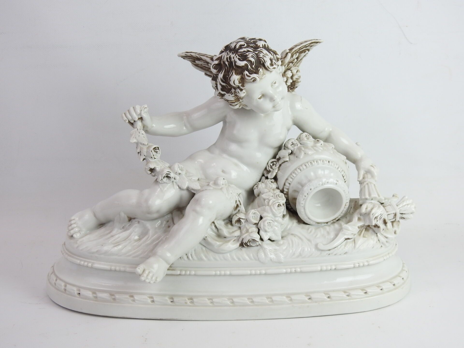 Null CAPODIMONTE, in the taste of : Large porcelain group representing a Love wi&hellip;