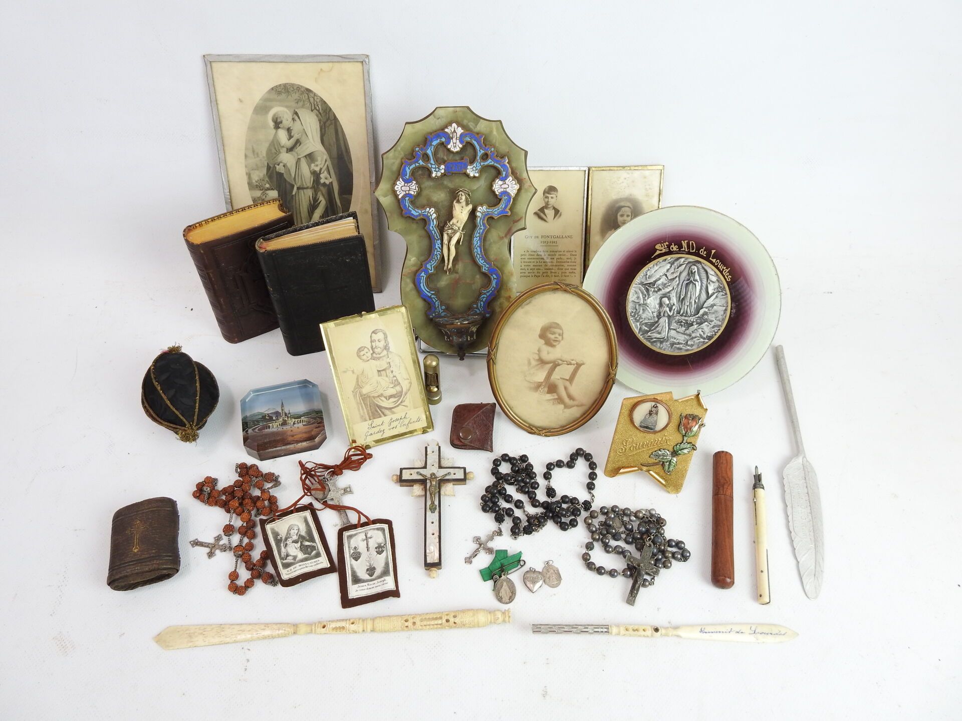 Null LOT OF PIETE OBJECTS including bedside stoup, missals, medals, rosaries, pa&hellip;
